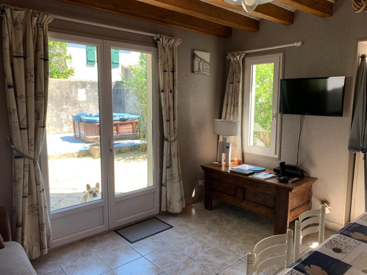 Maison De Pays Au Centre Du Village Saint-Martin-de-Ré Zewnętrze zdjęcie
